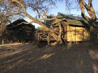 Im Mpila-Camp mieten wir eine Unterkunft mit K&uuml;chen- und Schlafzelt