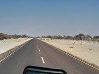 ... und fahren auf dem Trans-Kalahari-Highway Richtung Windhoek